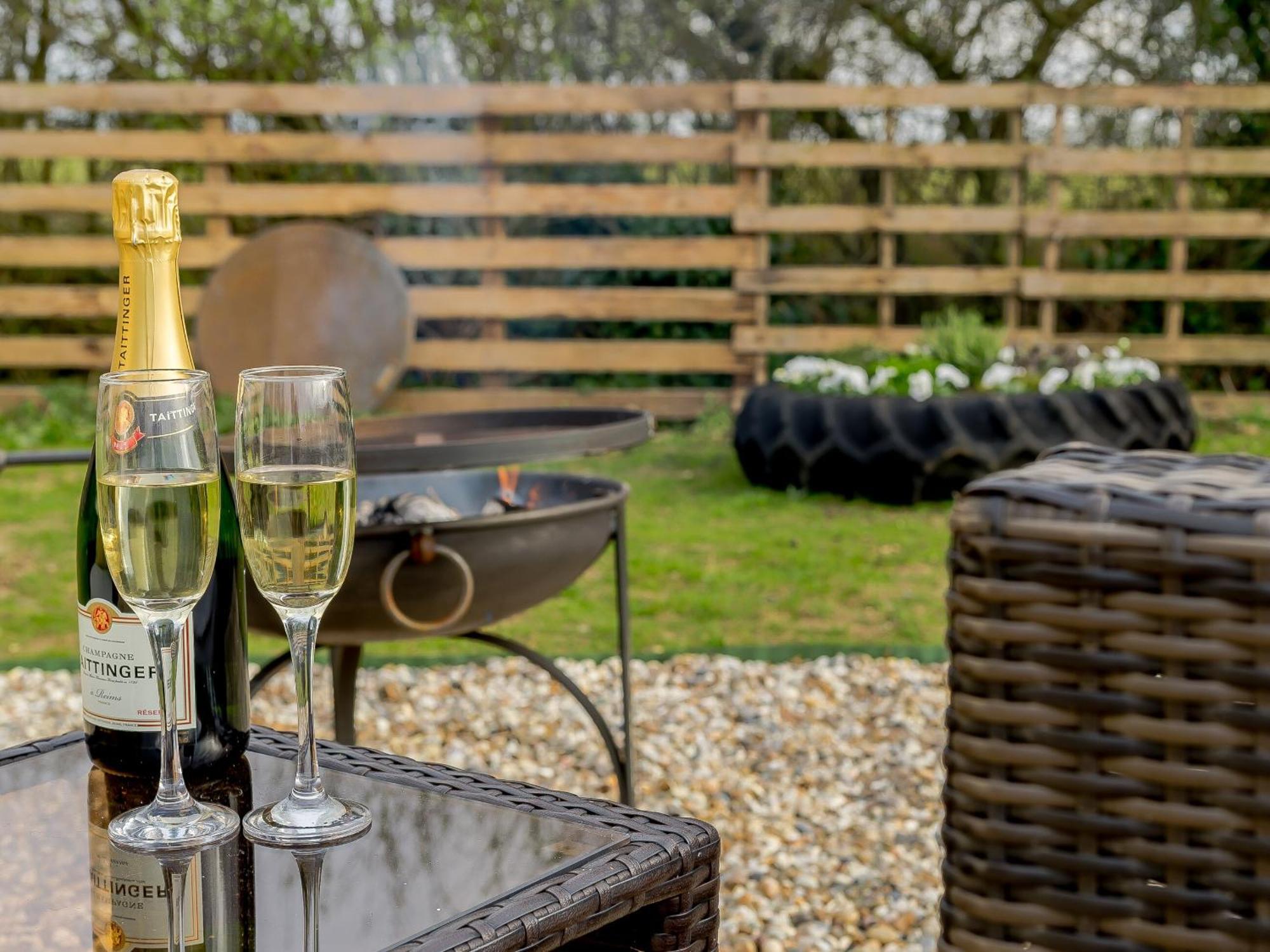 Bramley Cottage North Weald Экстерьер фото